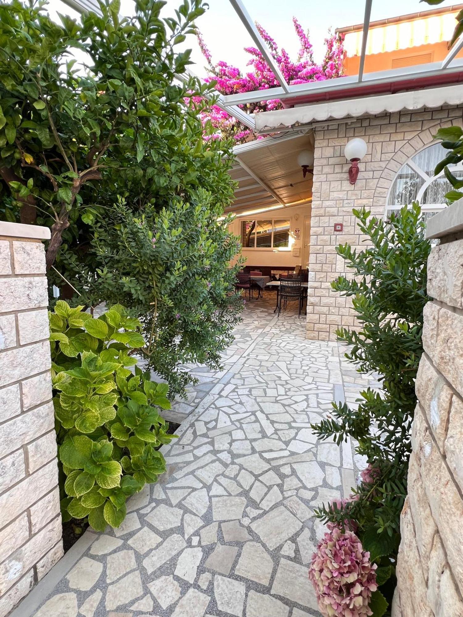 Bed & Breakfast Rab Palit Exterior foto